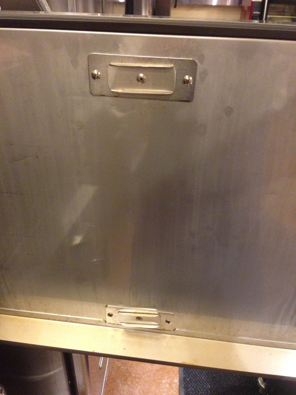 Make sure that the door vents are fully closed.