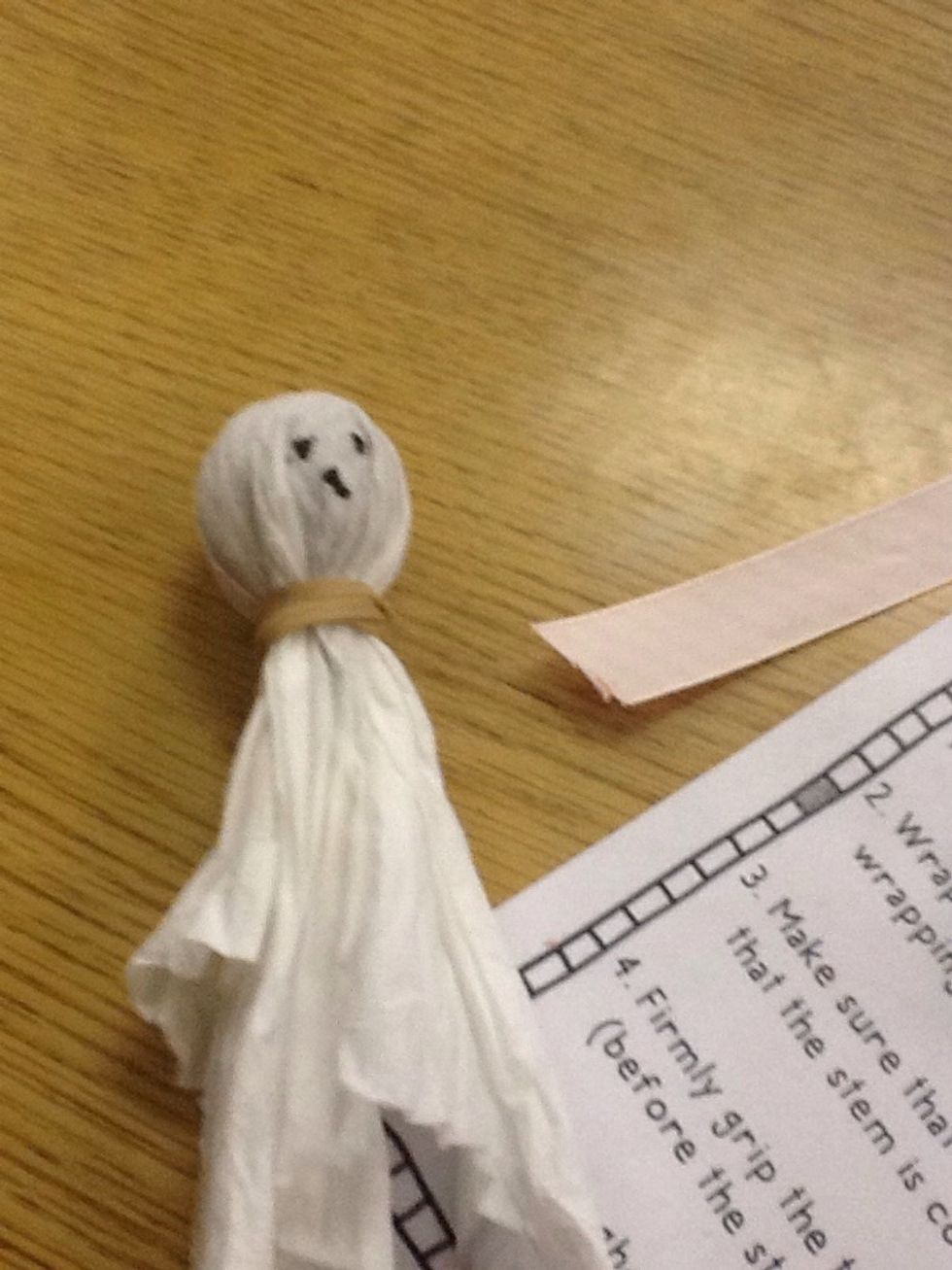 Make sure that the tissue is even on all sides of the lollipop and that the stem is concealed by tissue (for the ghost effect)