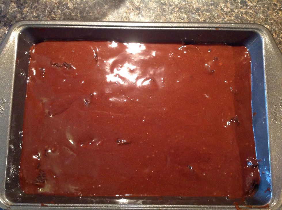 Make sure the batter is spread out evenly.