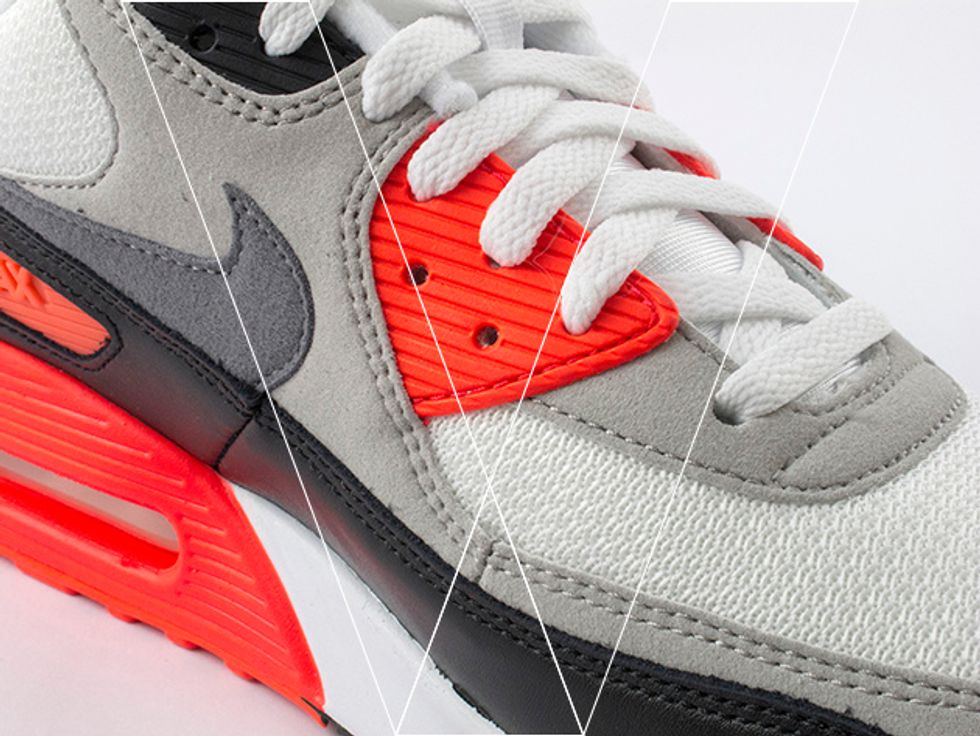 Make sure the double stitch lines are neat, evenly spaced and follow the edges of each panel evenly. Also note the seamless join between two panels below the Swoosh.