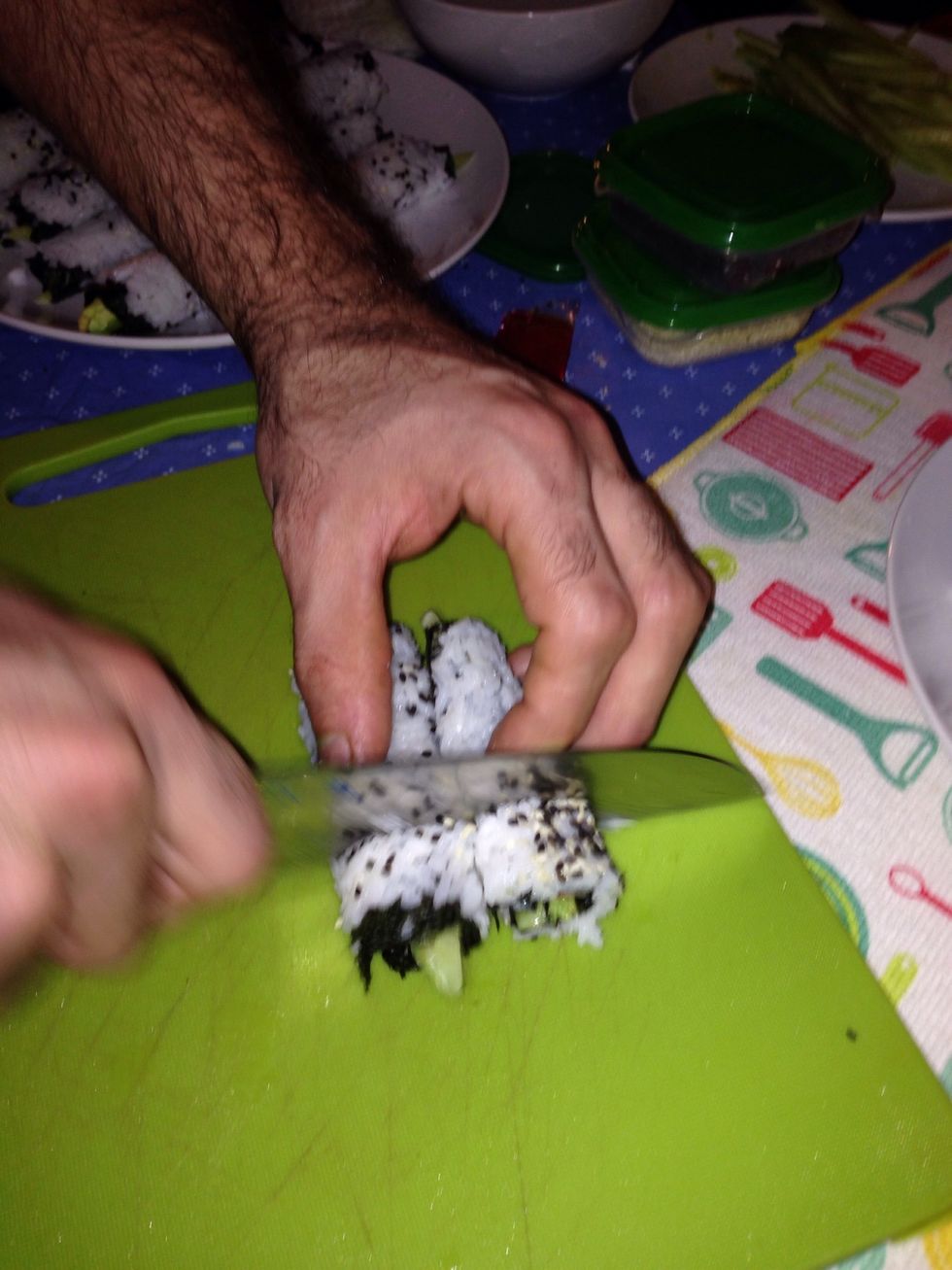 Make sure the knife you gonna use for cutting is sharp and wet. Because rice is sticky and gonna cause knife gets dirty after every cut so use that bowl of water to get your knife wet.