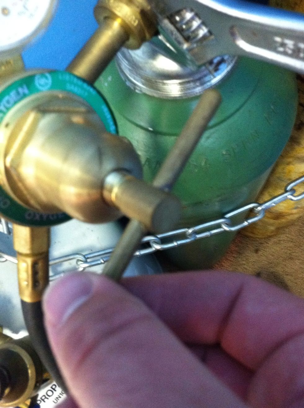 Make sure the regulator is completely off