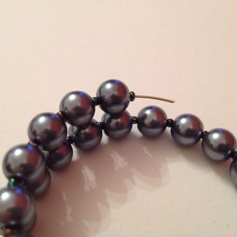 Make sure to leave 8-10mm of wire at the end to form another loop.