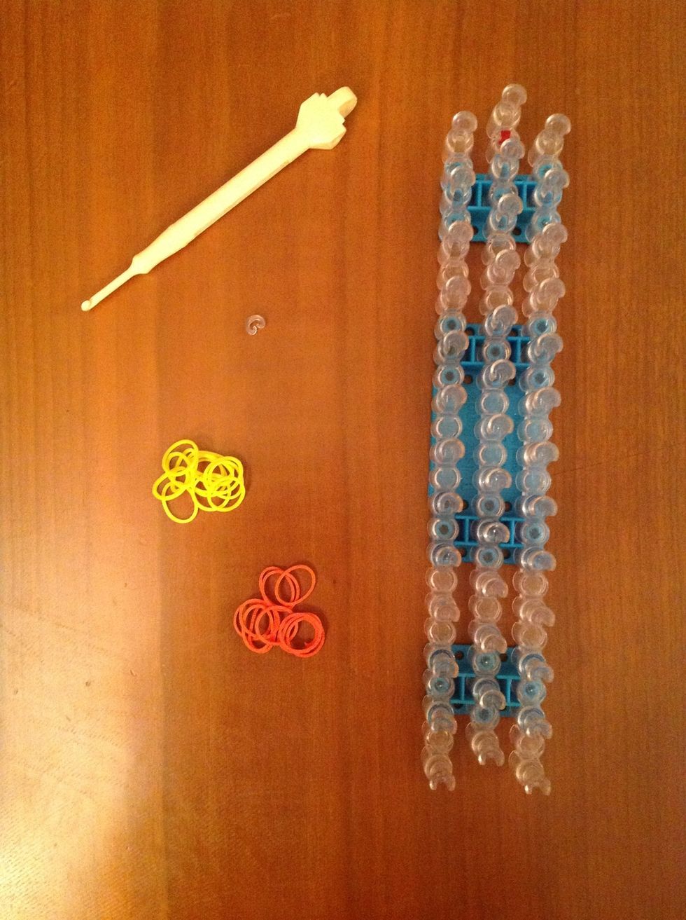 Make sure you have 25 rubber bands, 1 c-clip, 1 loom, and 1 hook.