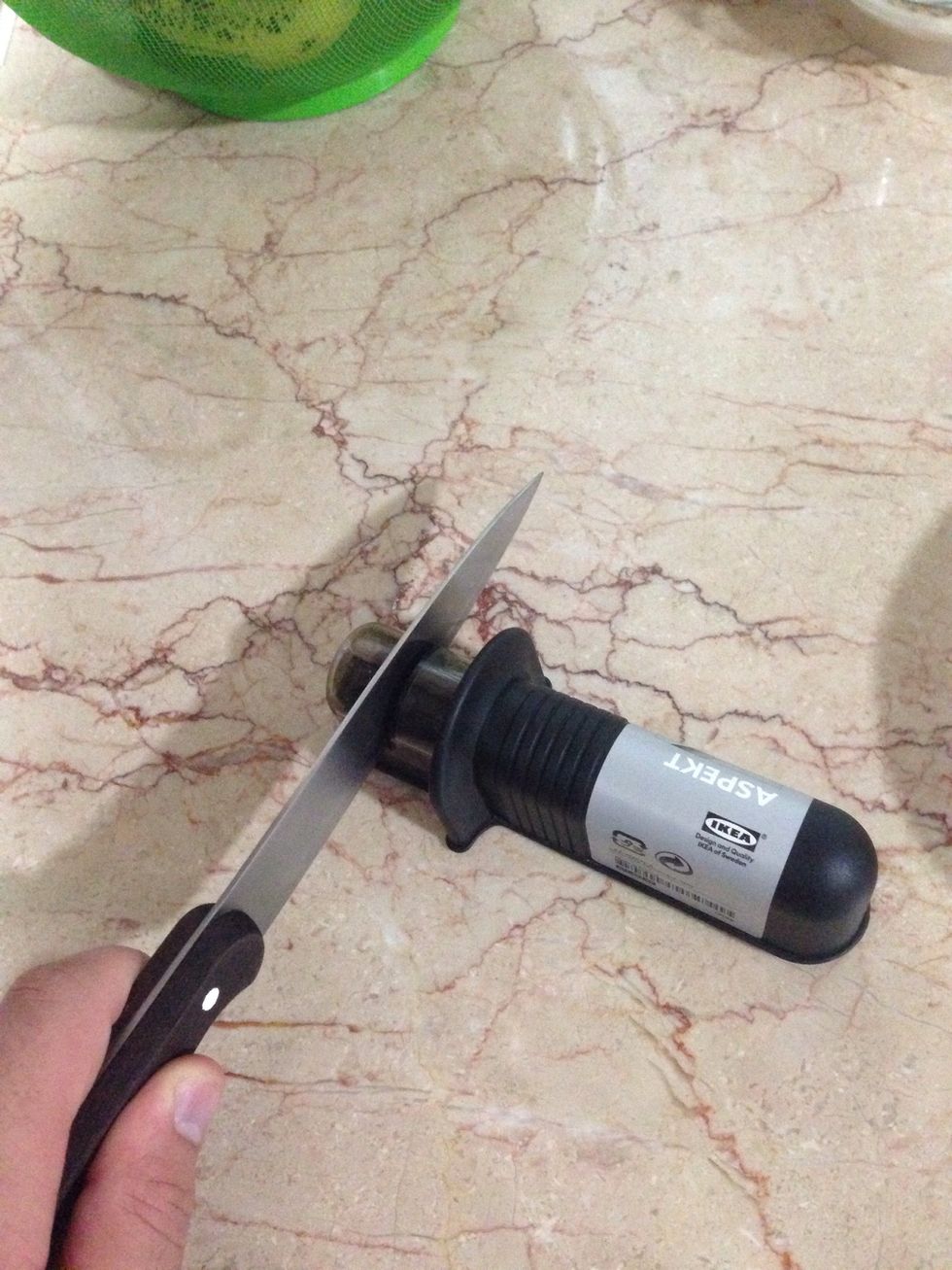 Make sure your knife is Extra Sharp