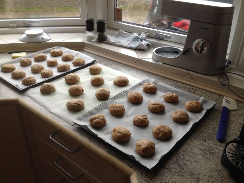 Make the buns round and put them on a baking tray