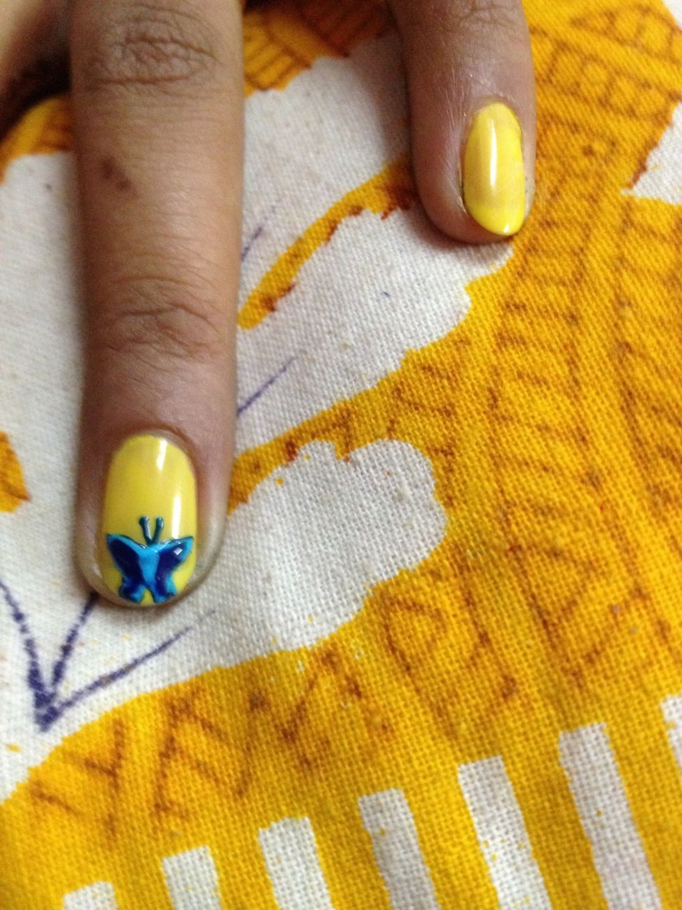 Make the centre body with the same colour as the outline