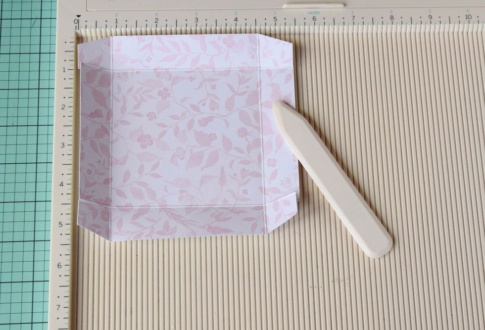 make the cover for box. Prepare scrapbookpaper for cover 5,59'' \u0445 5,59'' Fold it at 0,78'' on all sides. Cut the folded lines as it is shown on the picture.