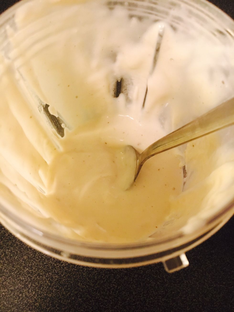 Make the icing (in the blender). Add water carefully in stages (to your preference)