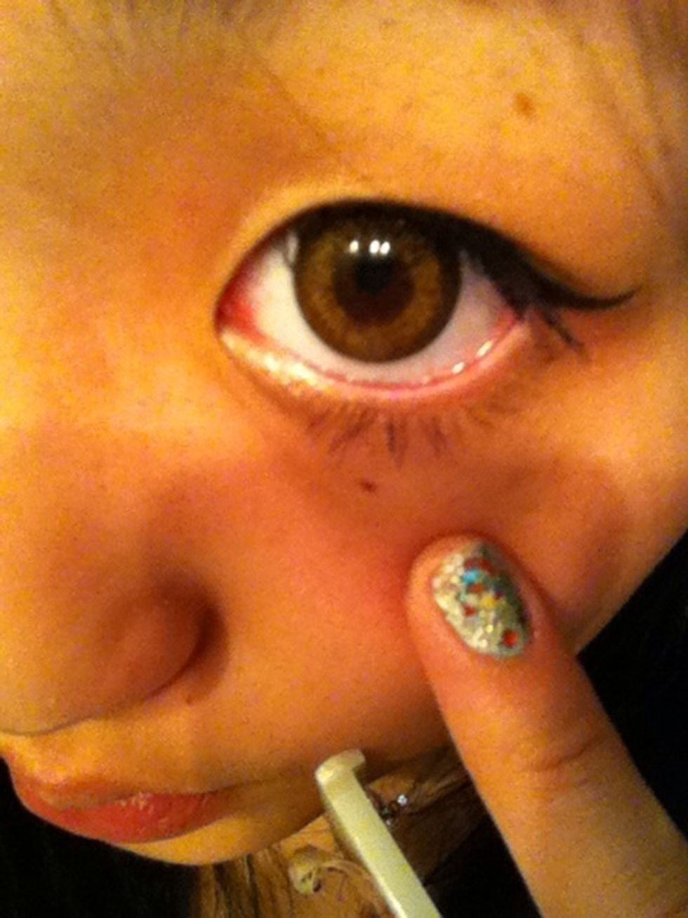 make the lower eyelush longer.