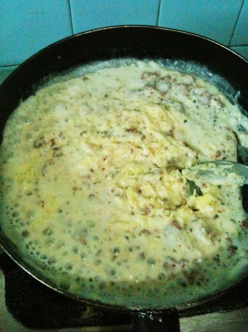 Make the sauce: In a medium pan, add some fresh milk, cheddar cheese, and minced beef. Mix well until thick. More cheese the better.