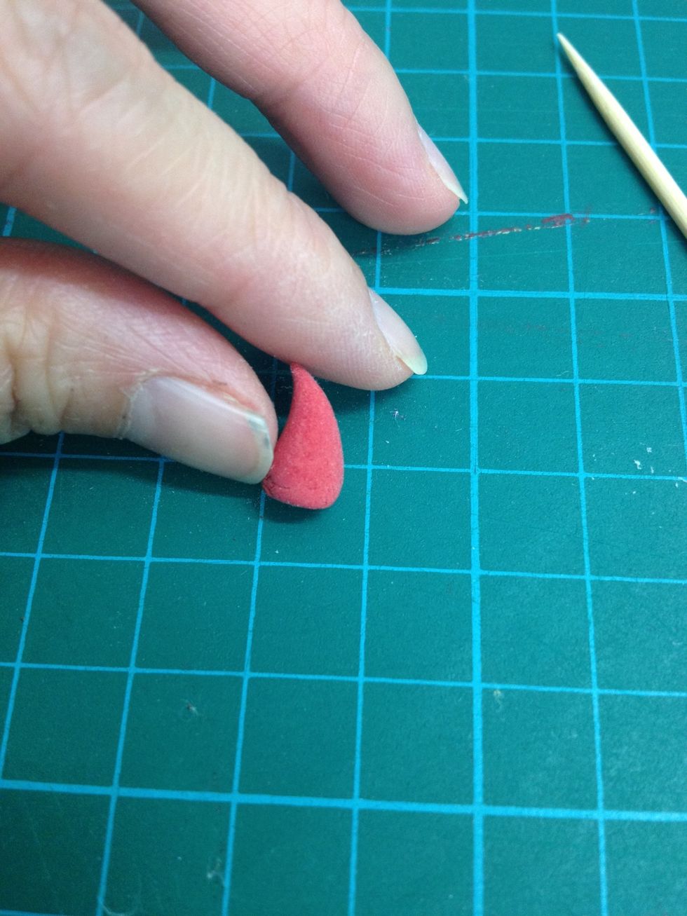 Make the tip a little bit curve to make it as the snowman hat.