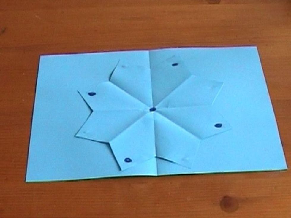 Make this way all 8 flowers