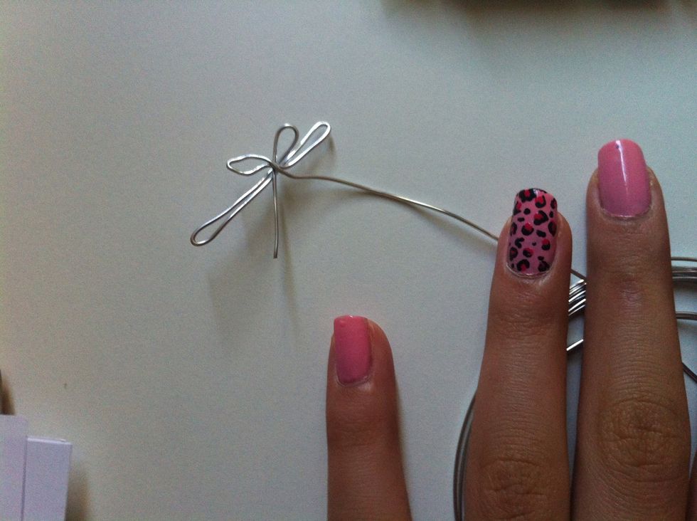 Make ur other bow loop and wrap the wire around the middle of the bow !