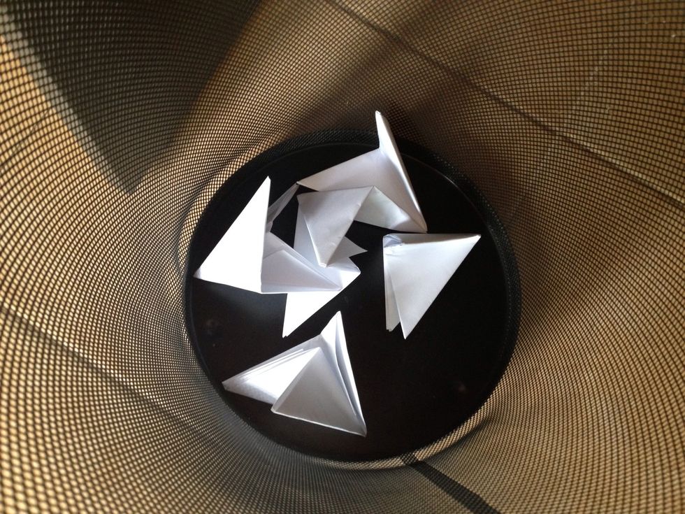 Make use of your boring office free time by creating your 'stylish trash time' ;)