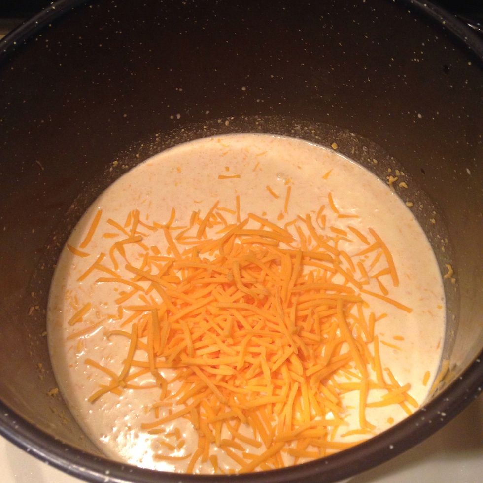 Make your cheese sauce in separate pot or pan I used flour , 6 tablespoons butter , warmed milk n heavy whipping cream 1 cup each n lots n lots of cheddar cheese.