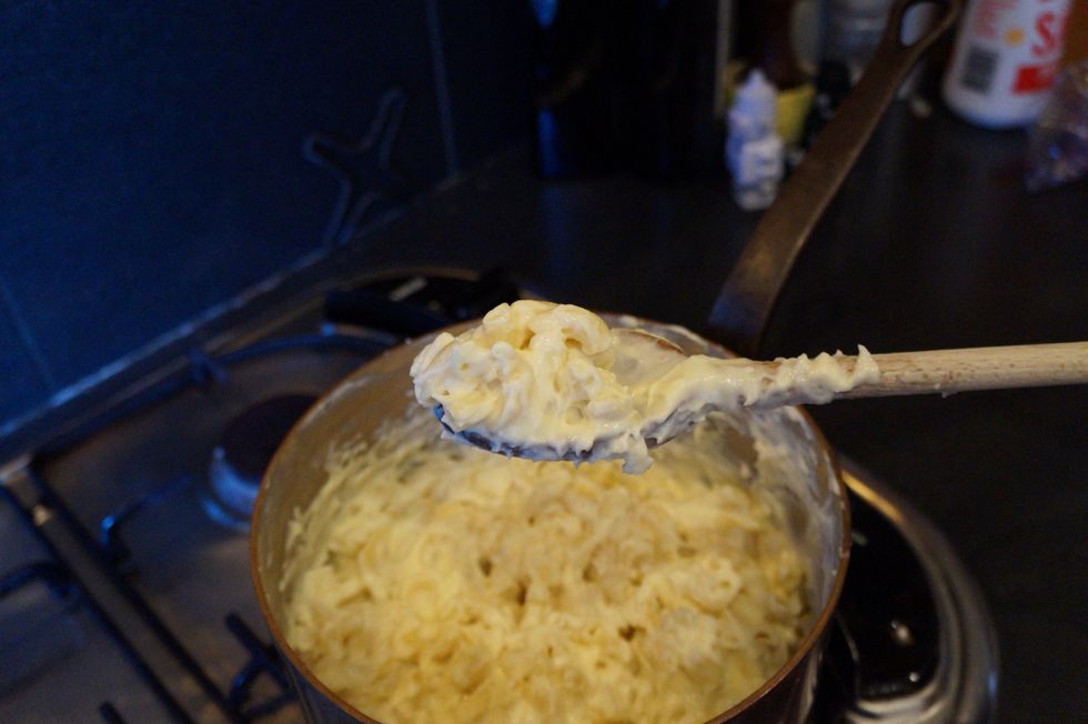 Make your Macaroni according to the packet and mix into your white sauce