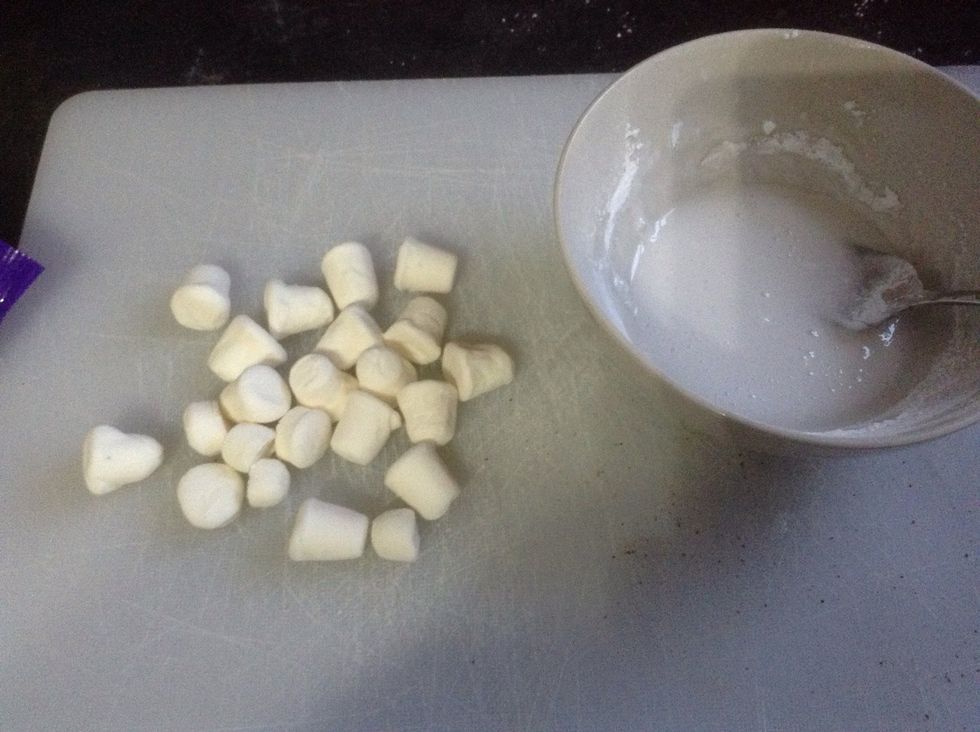 Making a small amount of icing Get marshmallows - white only!