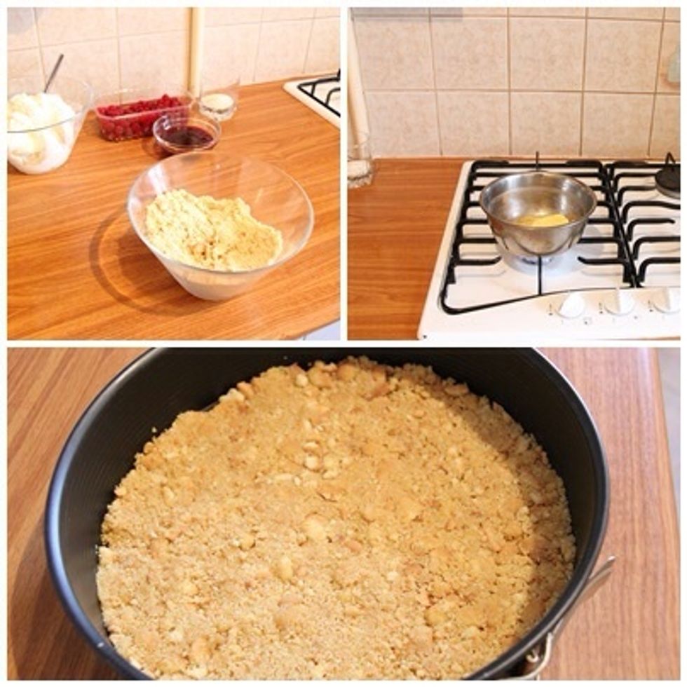 Making the base of the cake: 1.Mash cookies into grainy peaces  2.Mix them with the melted butter  3.Stamp mashed/mixed cookies in to the baking tray.