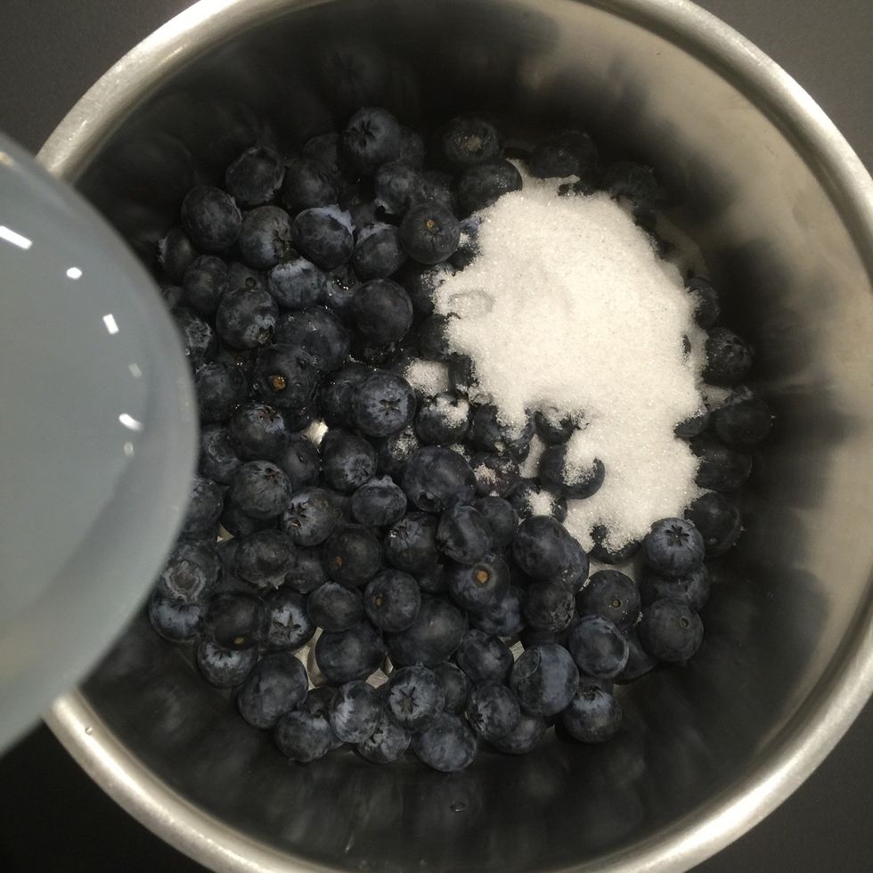 Making the soup. In a cooking pot, put 500 g blueberries + 100 g sugar + 500 ml water(2cups).