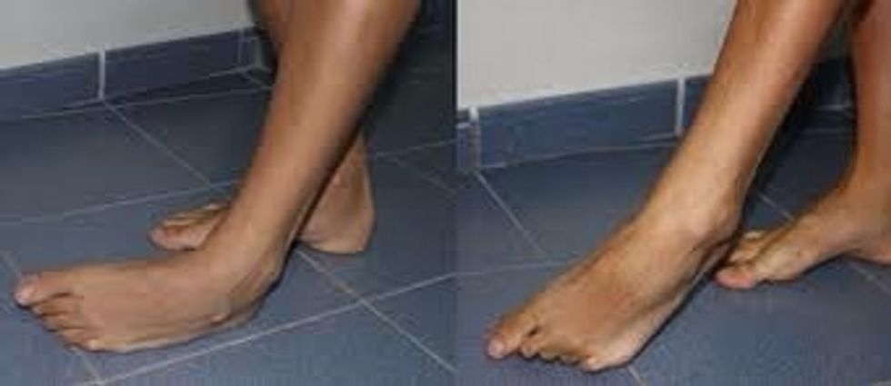 Marcha en t\u00e1ndem, en l\u00ednea recta colocando un pie inmediatamente despu\u00e9s del otro.