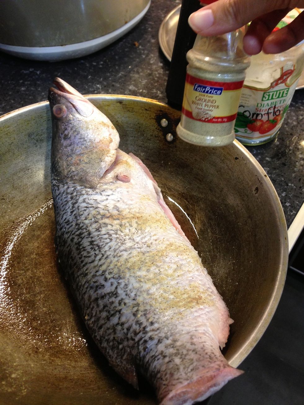 Marinade sea bass in white pepper for about 30-45minutes