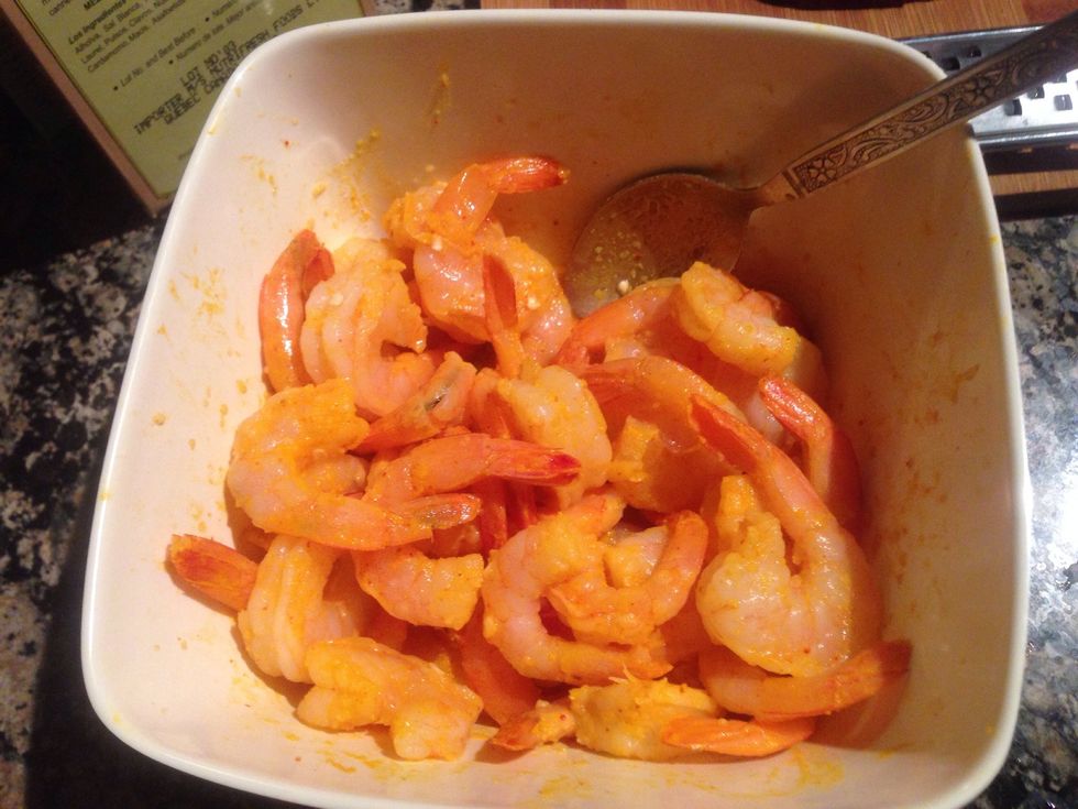 Marinate the clean prawns in 6-7 tablespoon of vinegar, 1 teaspoon of chopped green chillies, 1.5 teaspoon of turmeric powder and 1 teaspoon of red chilli powder. Keep it for 30 mins.