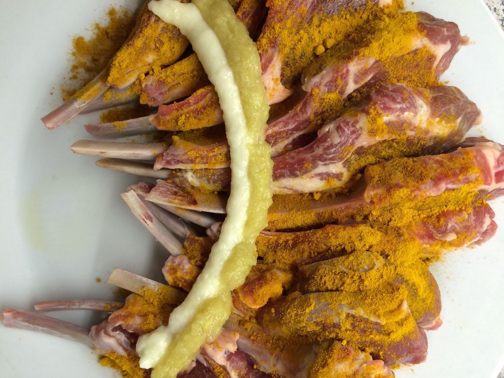 Marinate the lamb chops with turmeric, salt, ginger and garlic pastes. Set aside for 10-15 minutes.