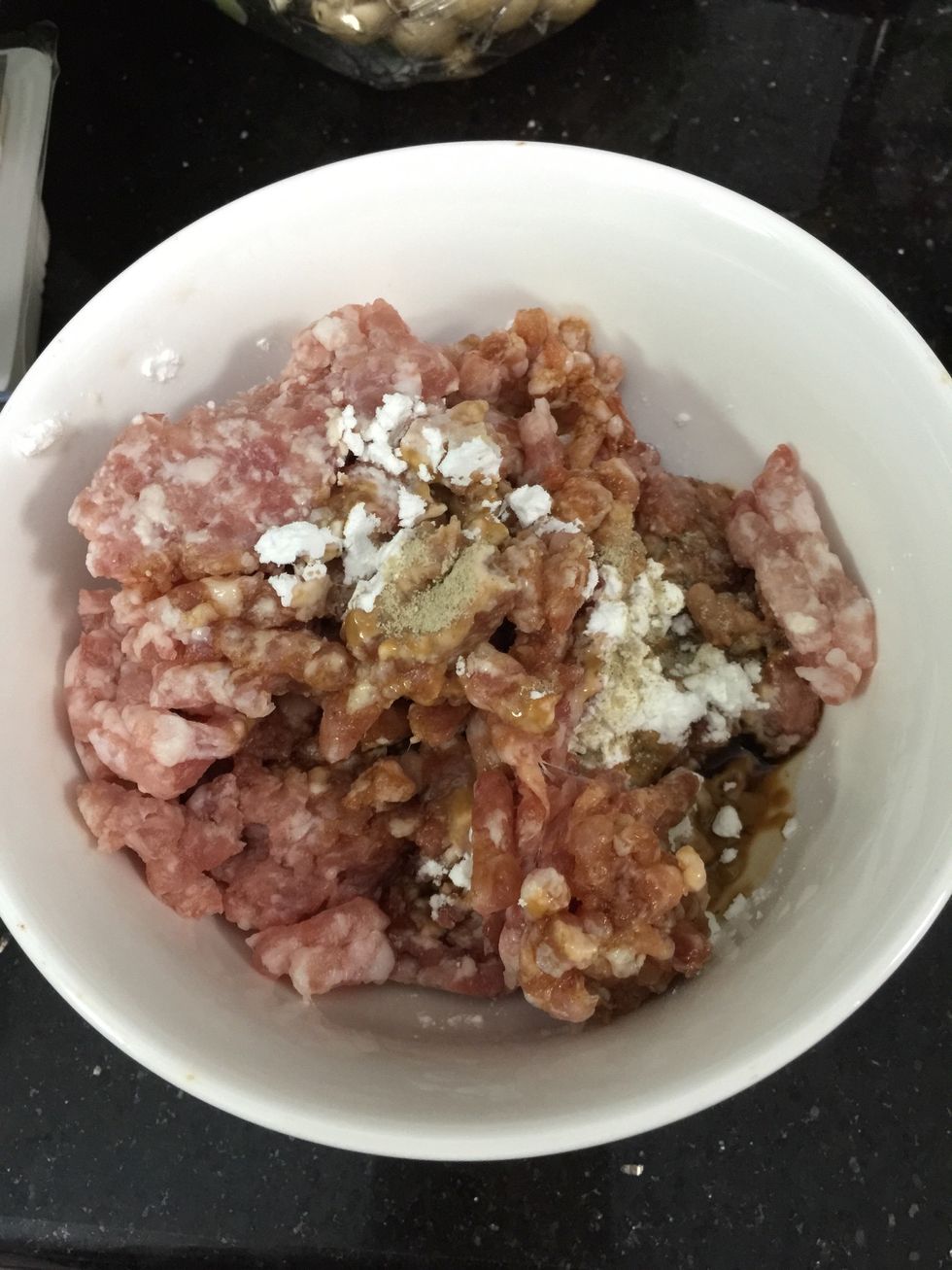 Marinate the minced pork with a tablespoon of corn flour, 1 tablespoon of soy sauce and dash of pepper for at least 30 minutes.