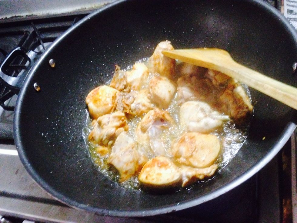 Marinate your chicken with powdered red chilli and black pepper and set aside. Heat oil in a pan and deep fry your chicken on medium heat untill golden brown