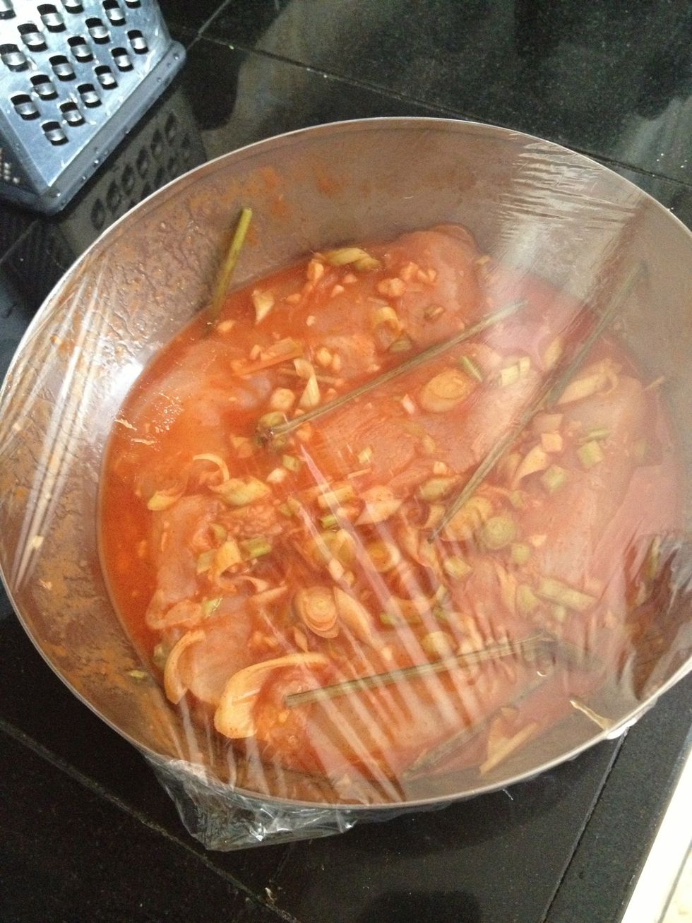 Marinated for 1 hour, I try not to keep in for too long because I am using a extra hot chili sauce, and hopefully the chicken won't be too spicy! The smells already making me hungry.