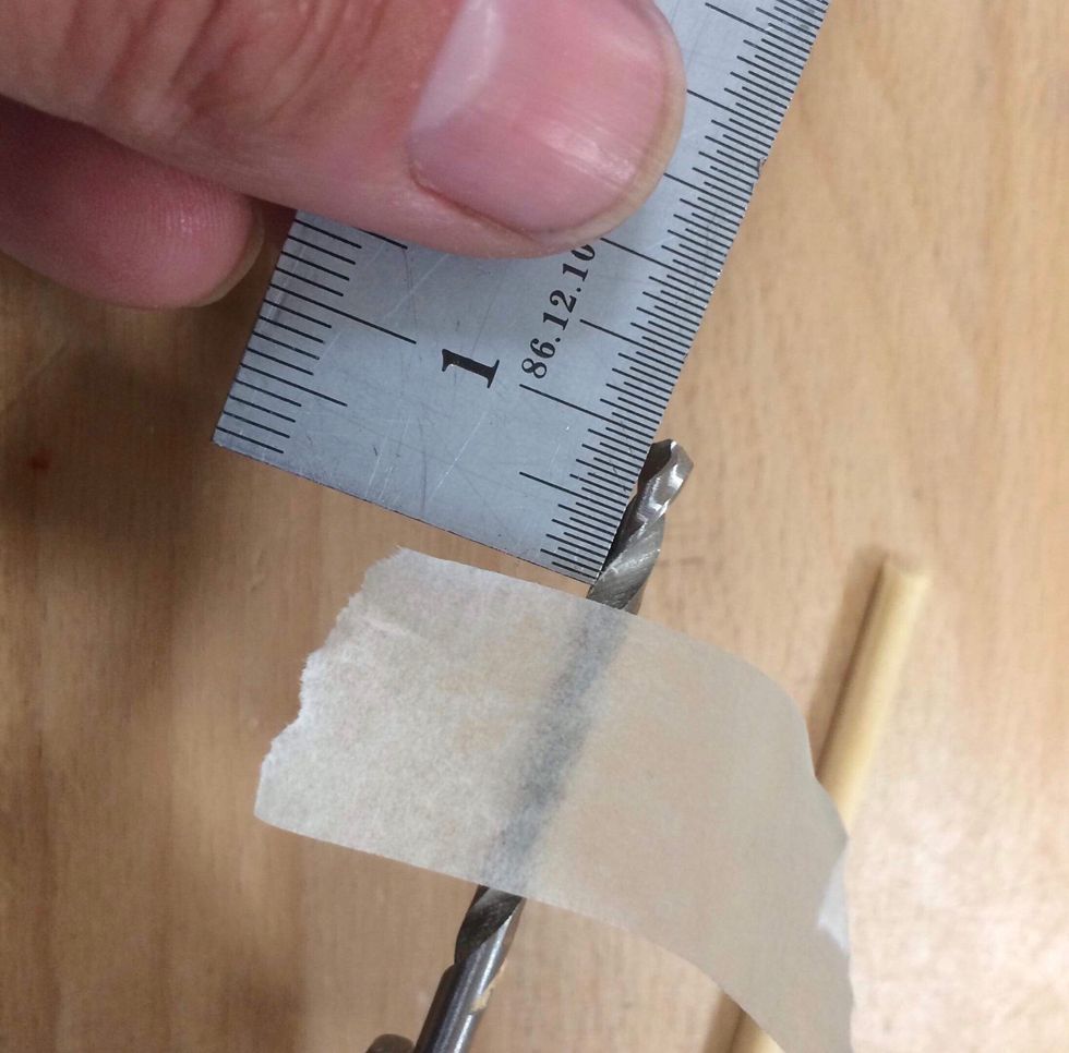 Markera ca 10mm p\u00e5 borret