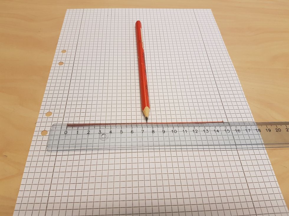 Markera ut mitten p\u00e5 basen. 15 cm /2 = 7,5 cm