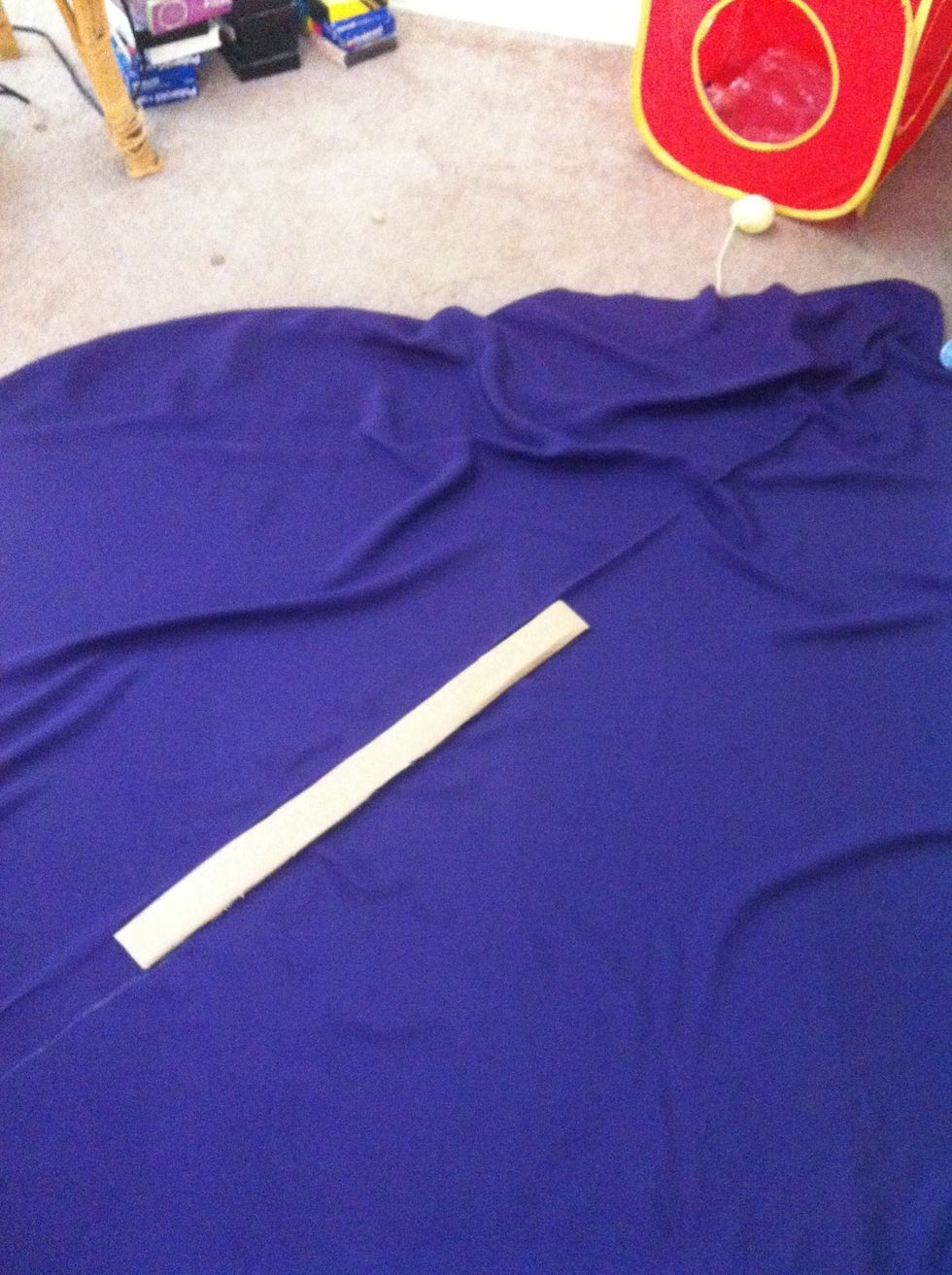 Marking my cutting lines. Cut out a guide from bottom of cardboard box. Using white tailors chalk pencil. Oh it's about a 2 inch guide as want double fold bias tape a half inch wide