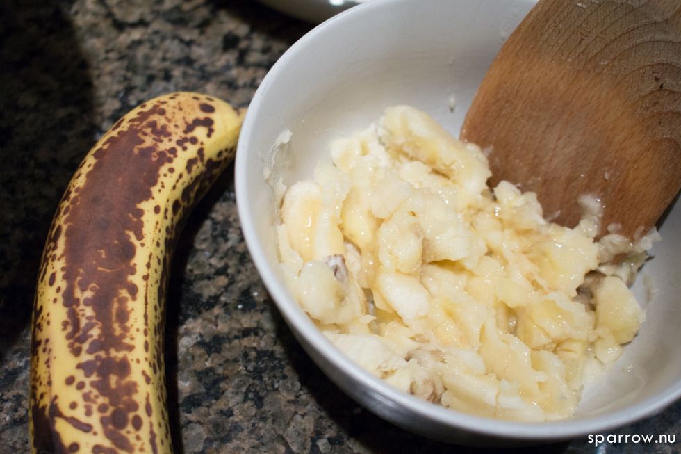 Mash 1 cup of ripe bananas (approximately 2 medium-sized bananas)