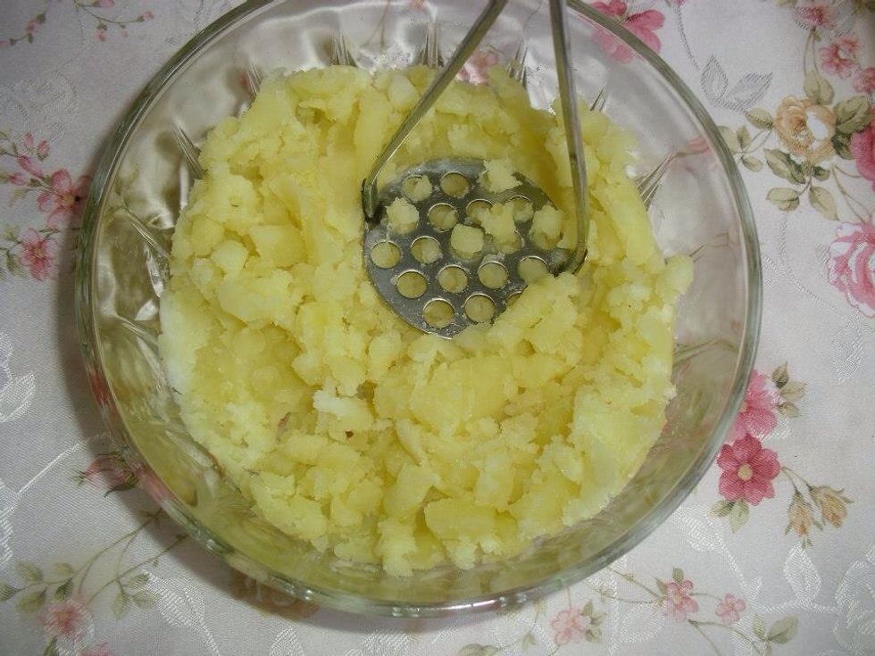 Mash the potatoe