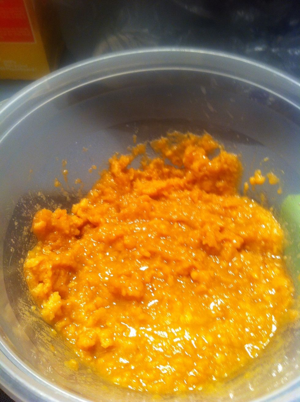 Mash the potatoes, add some melted butter, an egg, sugar, cinnamon and a bit of salt. Stir to mix.