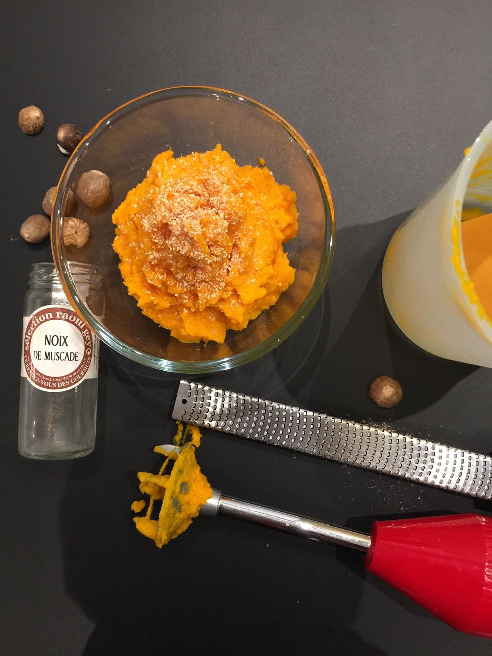 Mash the pumpkin and season it with nutmeg... Salt and pepper to taste