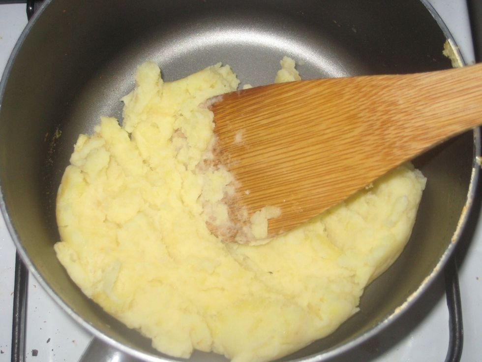 Mash the scooped out potato, add the seasoning milk, butter and beat till smooth. Should not be too runny.