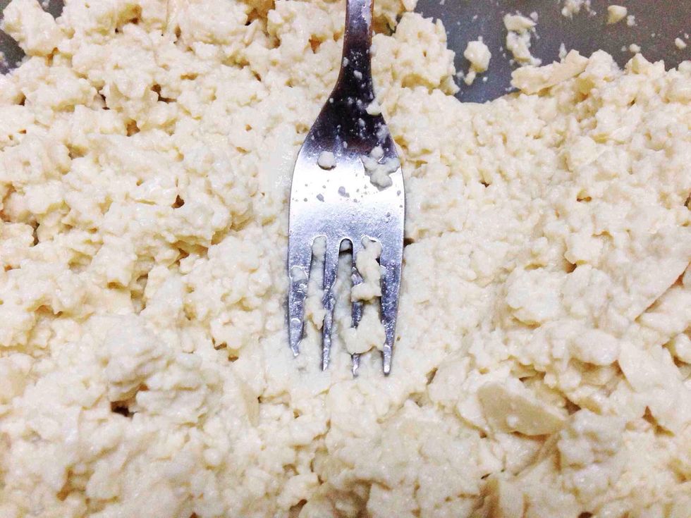 Mash the tofu with fork, do not mash it till too soft and stop mashing when the big lumps of tofu are gone.
