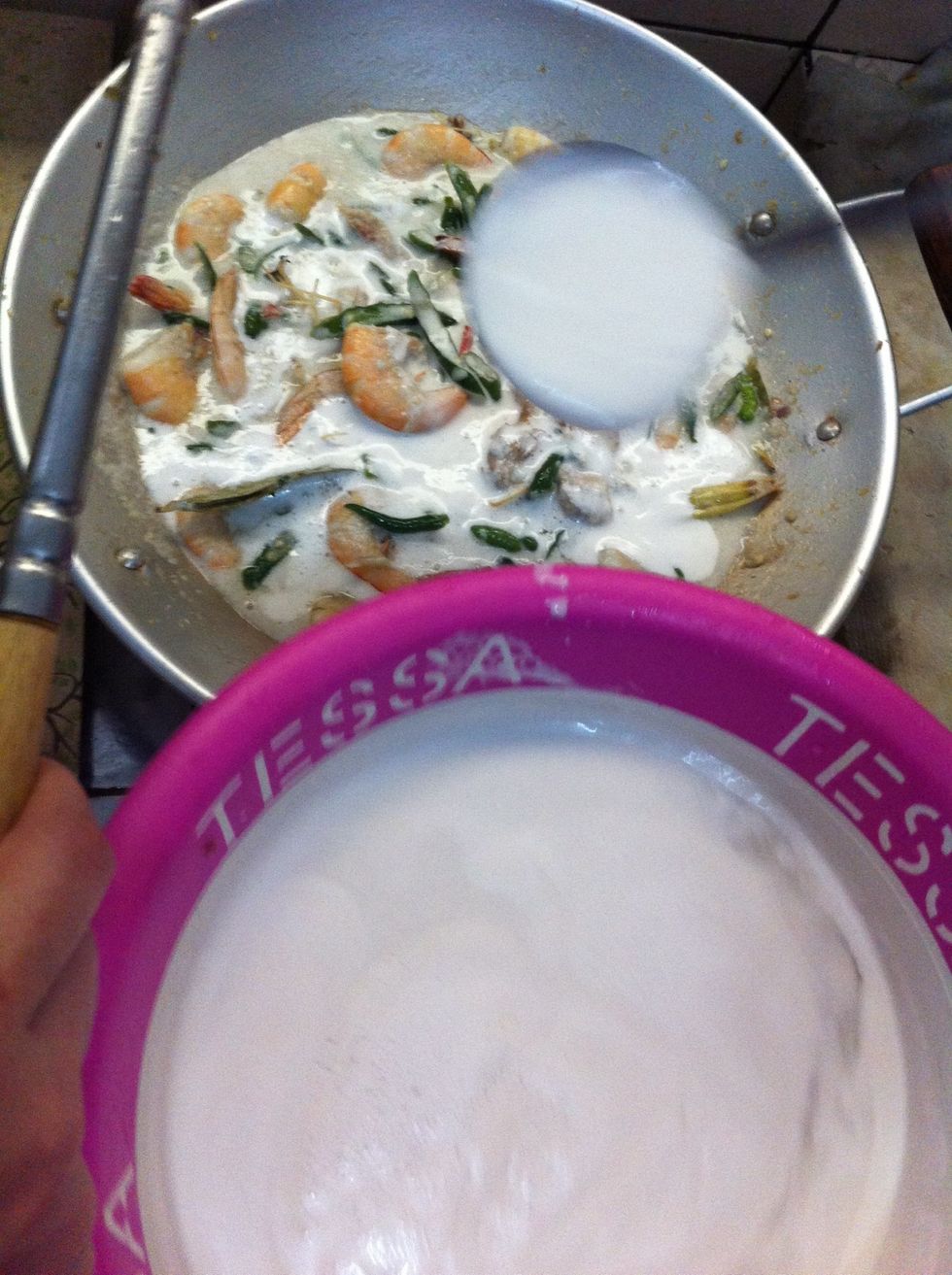 Masukkan santan kental perlahan ^__^