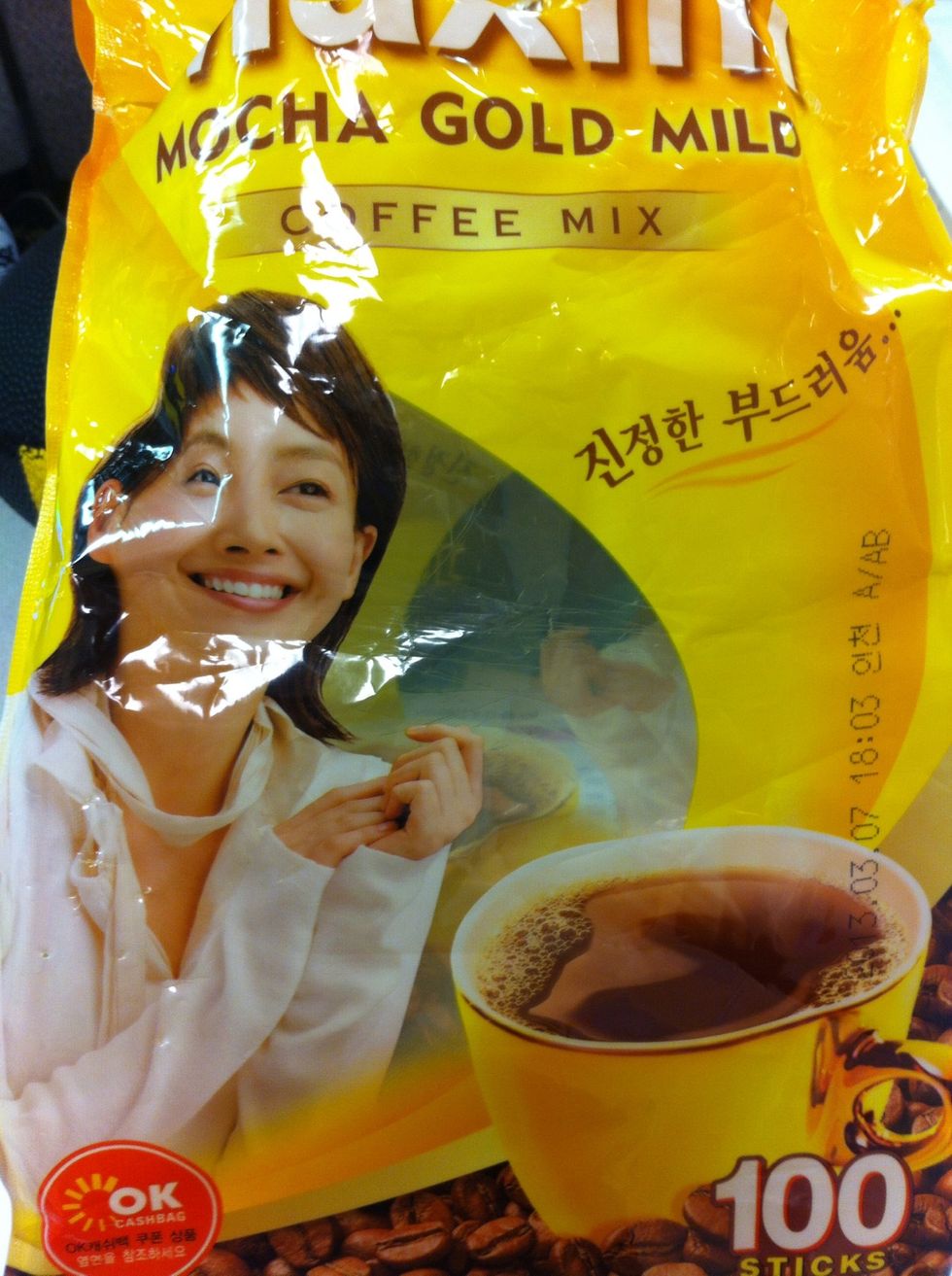Maxim instant coffee packets come in 100- packs.