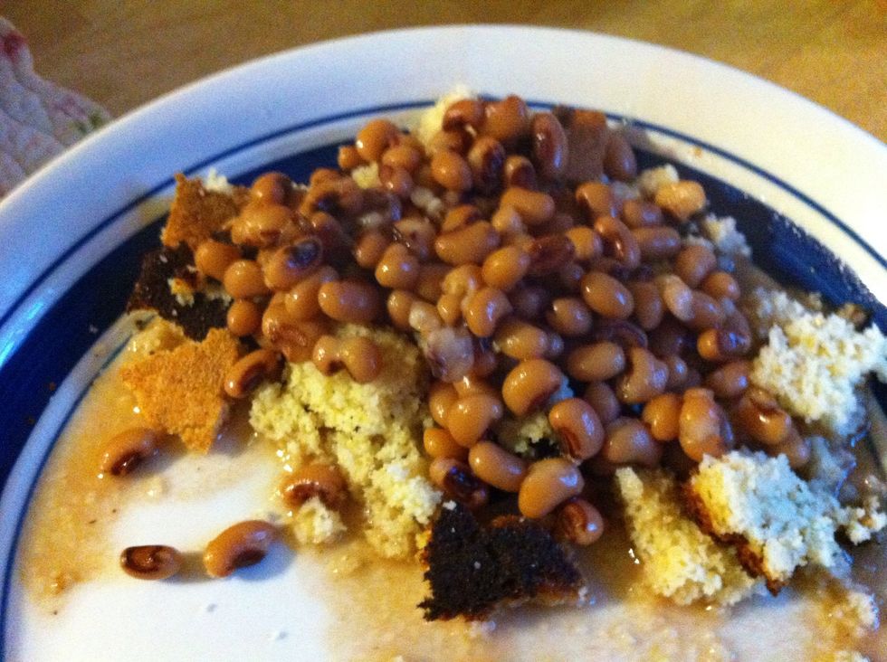 May serve crumbled under black-eyed peas. Yum!