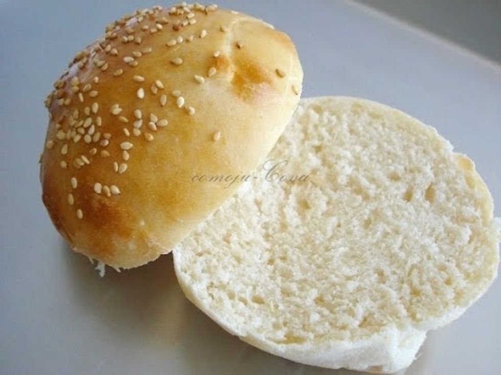 Mean while the pit get hot you can start a prepare the bread for hamburger.