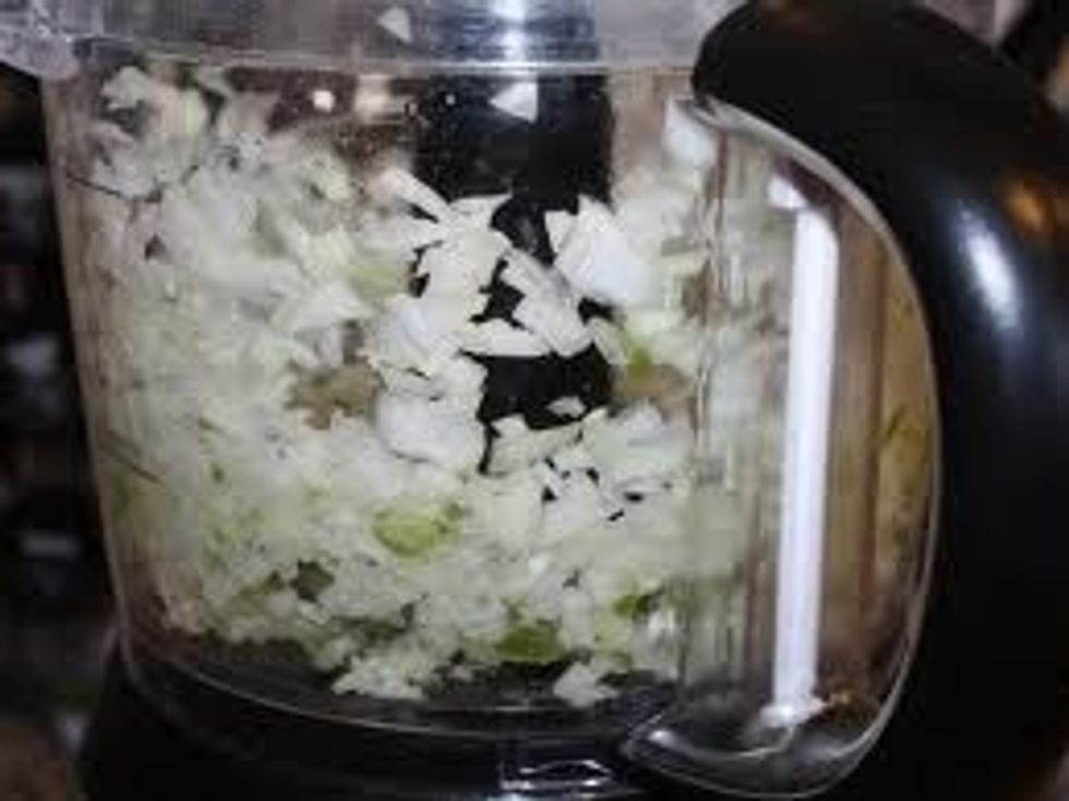 Meanwhile finely chop the onion. Or finely chop it with a knife on the cutting board.