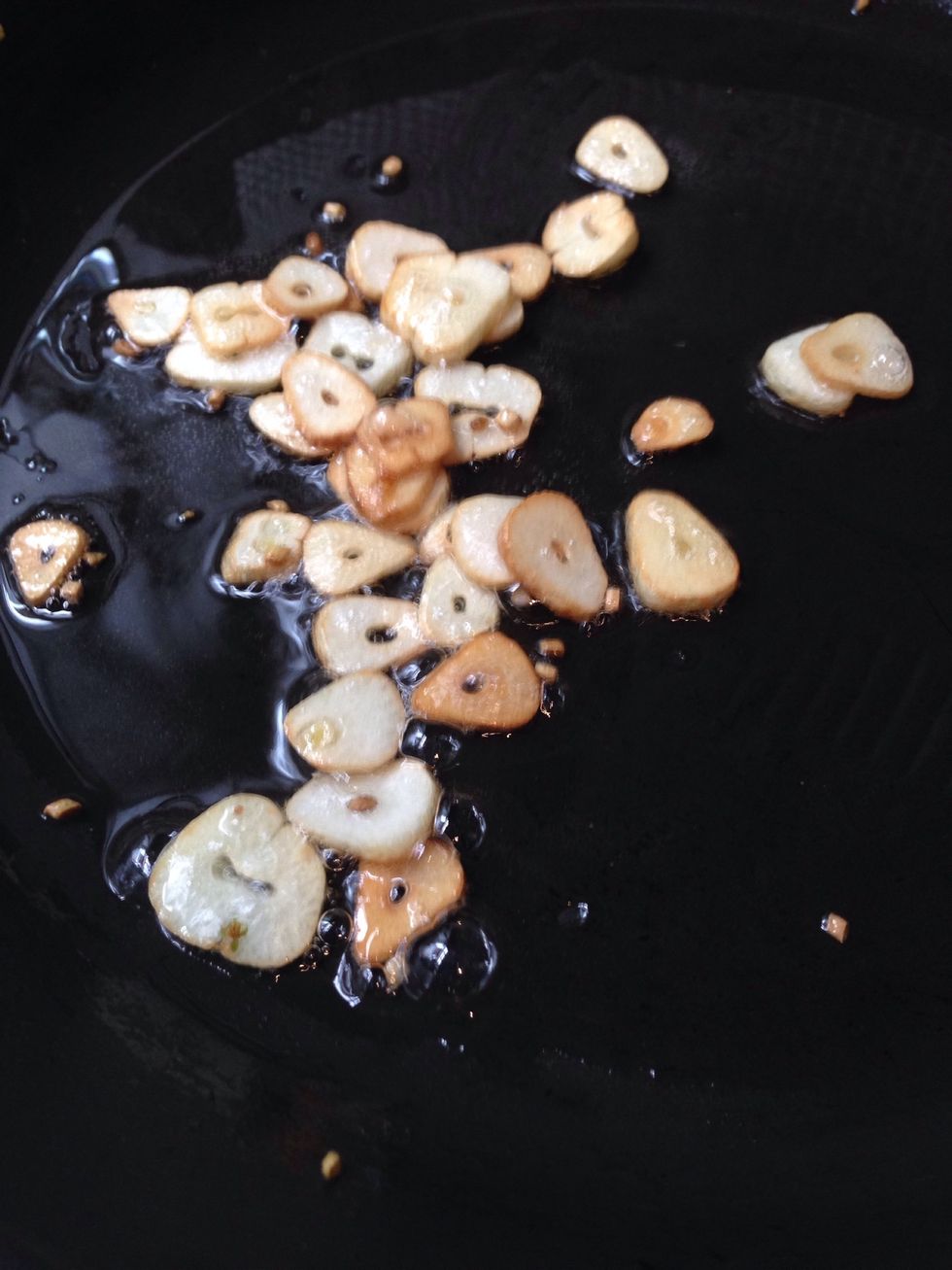 Meanwhile, heat pan in medium heat and add 2 tbsp of olive oil. Pan fry garlic until light brown colour appears or until fragrant. Set aside in a bowl for tossing later.