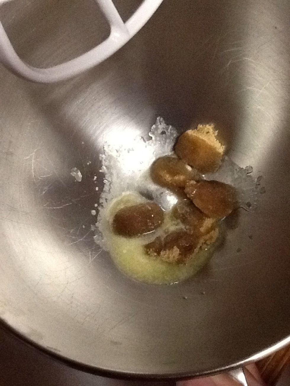 Meanwhile mix 3 tbsp of brown sugar an 2 tbsp of melted butter in a big mixing bowl. Stir for about 5 seconds.