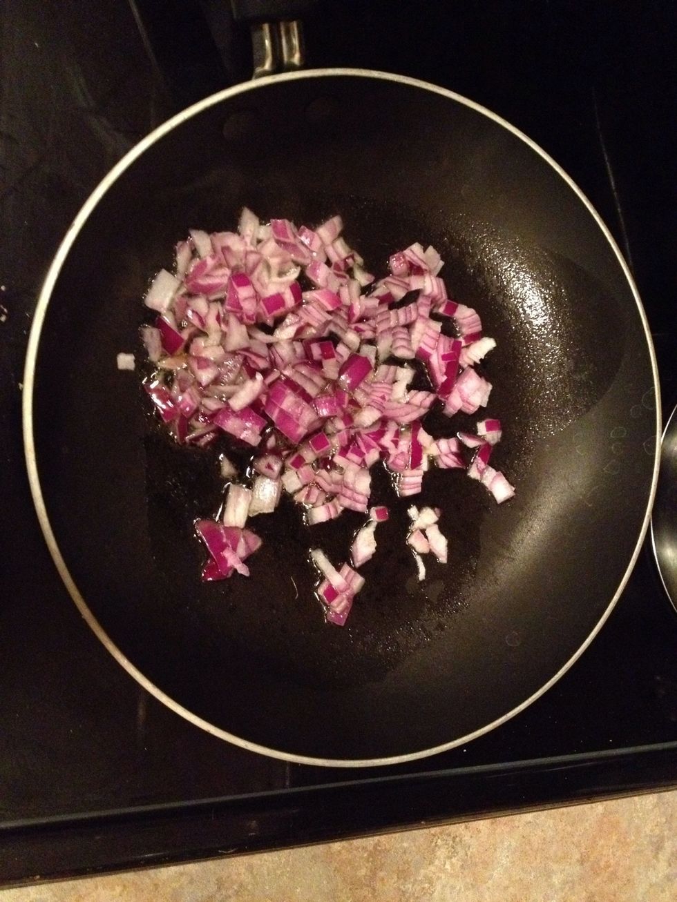 Meanwhile, warm oil in large skillet, over medium heat. Saut\u00e9 onions for 5-10 minutes until soft.