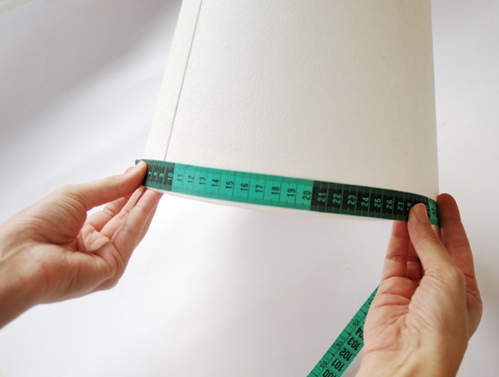 Measur with a tape measure the diameter and height of the lampshade