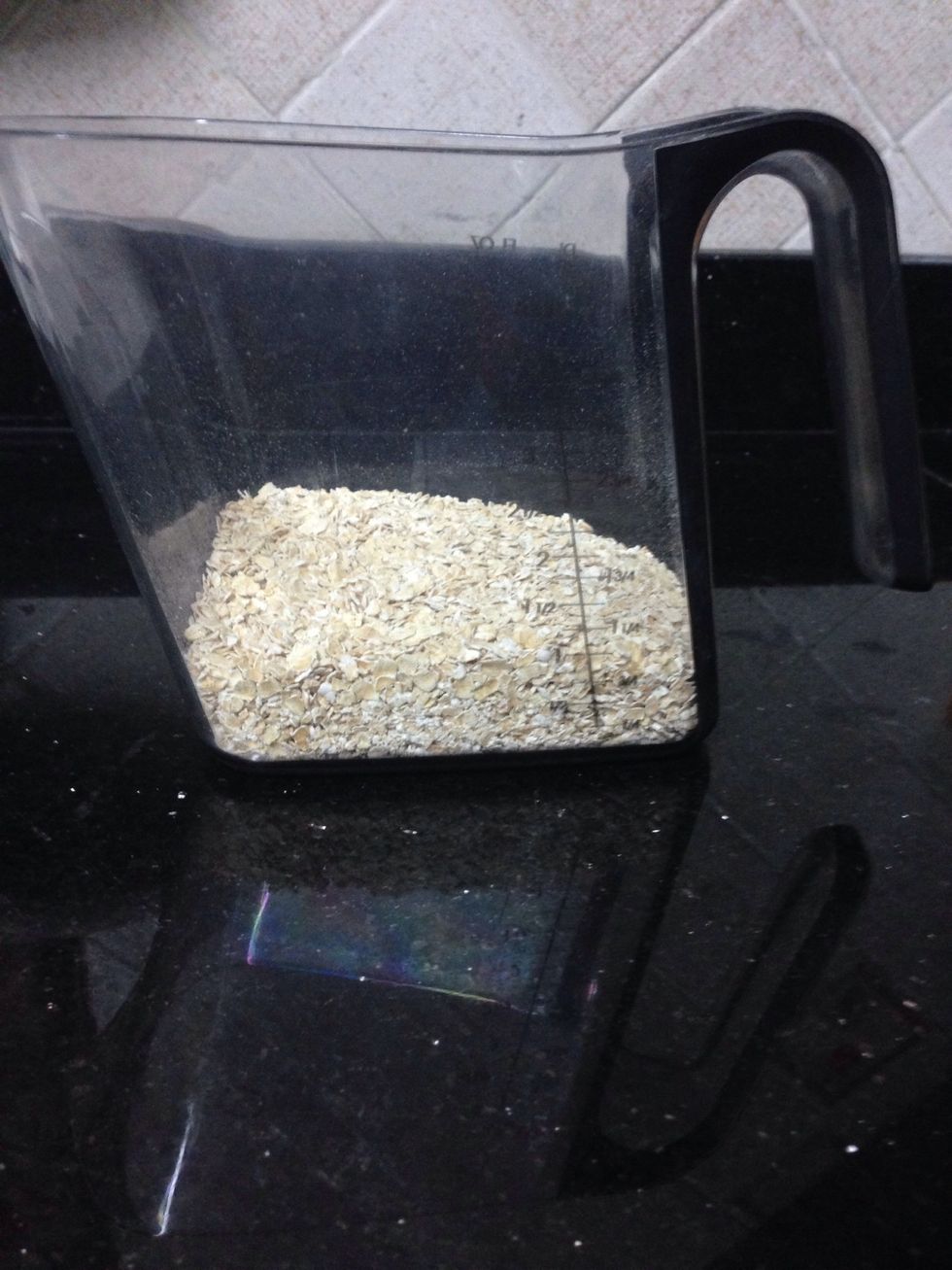 Measure 1 cup of quick or regular oats